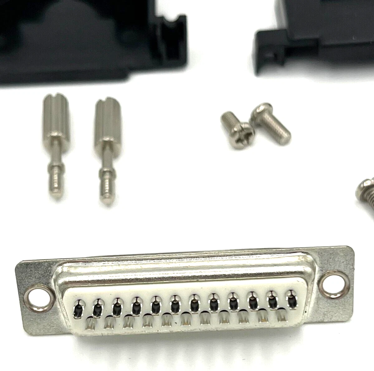 Amiga DB23-F Video Connector - DB23 Female Connector + Hood thumbnail 2